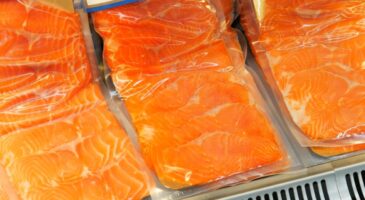 Date de péremption : puis-je encore consommer mon saumon fumé périmé ? Les signes à vérifier pour éviter une intoxication