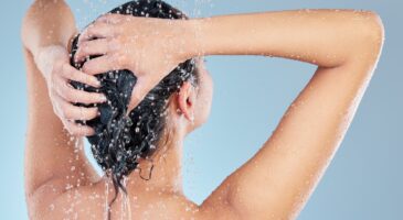 Faut-il se doucher le matin ou le soir ? Voici le meilleur moment selon votre rythme et votre peau