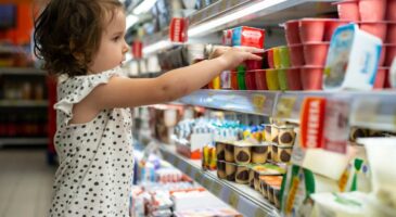 « Deux additifs sucrants très problématiques » : Ce yaourt 0% vendu en supermarché inquiète 60 Millions de Consommateurs