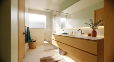 Ce meuble suspendu qui envahit les salles de bains fin 2025, repéré chez Maisons du Monde, agrandit visuellement la pièce sans travaux lourds