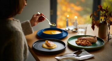 Voici comment la couleur des assiettes peut réduire l’appétit, et pourquoi l’automne 2025 s’y prête mieux que jamais