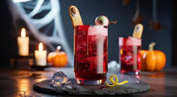 Voici le bloody fizz rouge sang, le gin fizz d&rsquo;Halloween qui intrigue en octobre 2025 et promet une soirée chic et frissonnante