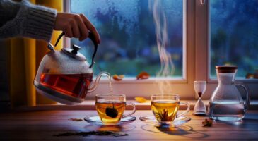 Voici pourquoi votre thé n’a jamais le goût espéré en novembre 2025, et le geste banal qui gâche tout sans le savoir