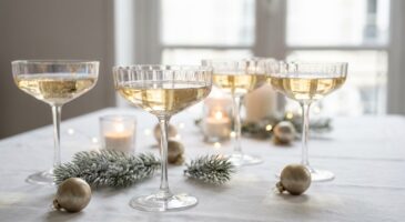 Adieu Zara Home : cette nouvelle marque déco impose des coupes de champagne irisées qui ringardisent vos flûtes