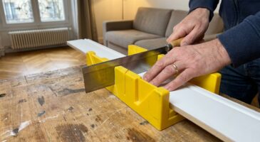 Castorama : ce petit outil à 7,19 € évite la grosse scie et change tout pour couper plinthes et moulures
