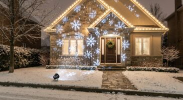 Ce projecteur LED à 19 € chez La Foir’Fouille promet un Noël féerique et risque de disparaître vite des rayons