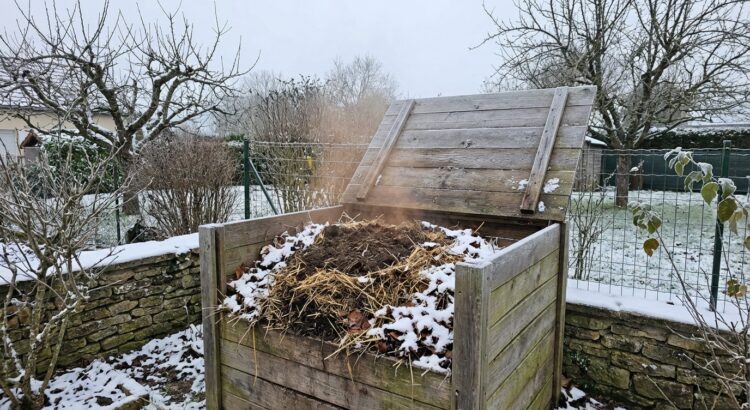 Compost en hiver : cette habitude de jardinage que vous croyez utile l’empêche de travailler tout l&rsquo;hiver