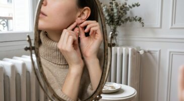 Boucles d’oreilles : cette astuce méconnue qui affine votre visage… ou l’épaissit sans que vous le sachiez