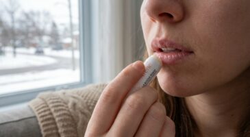 Lèvres sèches malgré vos baumes : ces gestes du quotidien qui les sabotent et qu’il faut arrêter d’urgence
