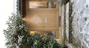 Mais qu’est-ce que ça sent bon chez toi : cet arbuste d’hiver à planter près de la porte devient la star de l’entrée