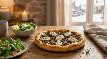 Soir d’hiver : cette tarte salée aux champignons prête en 10 min cache un ingrédient crémeux qui change tout