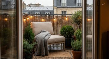 Terrasse, balcon : ces 15 idées déco cocooning que tout le monde oublie à adopter avant les prochains jours de pluie