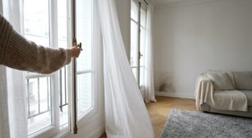 Votre logement sent le renfermé en hiver ? Ce réflexe contre le froid empire tout (et comment l&rsquo;arrêter)