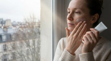 Arrêter la crème solaire en hiver : cette habitude vous vieillit la peau en silence, bien plus vite que vous ne croyez