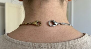 Bijoux fantaisie qui noircissent : ce minuscule détail caché les détruit en quelques semaines sans que vous le voyiez