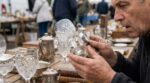 Brocante : ce vieux verre que vous bradez quelques euros cache parfois ce détail minuscule qui vaut une fortune