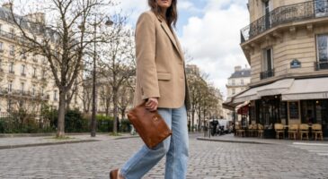 Ce sac ringard des années 90 revient en 2026 : l’erreur que les stylistes vous supplient d’éviter