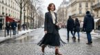 Cette jupe longtemps jugée ringarde revient en force : la coupe chic que même les femmes de 50 ans adoptent