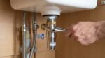 Changer un robinet : ne faites plus cette erreur, seule cette règle de serrage évite les fuites invisibles