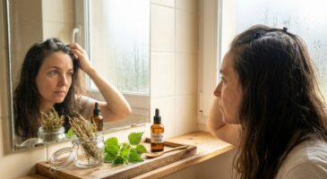 Chute de cheveux : arrêtez les compléments, ces 3 plantes méconnues densifient votre chevelure bien plus vite