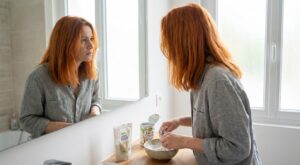 Coloration ratée ou henné trop vif : ne touchez plus à vos cheveux avant d&rsquo;avoir testé ce masque maison miracle