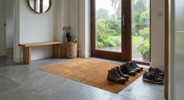 Entrée sale et chaussures boueuses ? Ce détail oublié au sol revient en force en France et tout le monde en raffole
