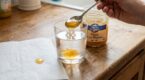 Faux miel : si votre pot fait ça en 10 secondes à la maison, méfiez-vous… ces 3 gestes changent tout
