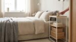 IKEA : cette table de chevet à 29 € cache un détail malin qui peut enfin désencombrer les petites chambres