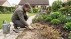 Jardiniers : pourquoi ils lâchent enfin cette astuce miracle qui détruit vos sols et ce qu’ils font à la place