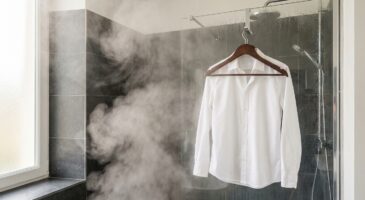 Je n’ai plus de fer à repasser depuis 6 mois : cette routine de salle de bain laisse mes tenues impeccables au bureau