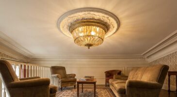 Leroy Merlin brade ce plafonnier en verre doré façon hôtel de luxe : pourquoi tout le monde se l&rsquo;arrache sous les 40 €