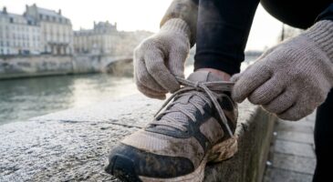 Les coureuses l’utilisent déjà : ce nœud de lacets méconnu tient des heures et évite chutes, ampoules et arrêts forcés