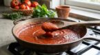 Ma sauce tomate était trop liquide : ces 7 gestes inattendus la transforment en sauce nappante que tout le monde oublie