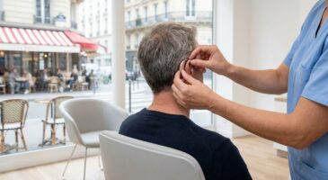 Perte d’audition : ces signes discrets au quotidien qui épuisent votre cerveau et accélèrent son vieillissement