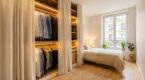 Petite chambre encombrée : cette astuce de dressing méconnue libère le sol et double votre rangement