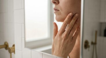 Se raser le duvet du visage : ce geste TikTok séduit, les dermatos révèlent enfin la vérité sur ses effets