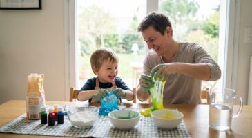 Slime sans borax : ces ingrédients non toxiques et cette règle d’âge que presque tous les parents oublient