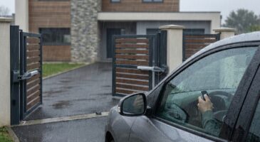 Somfy Evolvia Star : ce kit portail à 639 € en ce moment chez Castorama fait bien plus que vous éviter la pluie