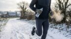 Sport en hiver : ce mécanisme trompeur qui coupe votre soif alors que vous vous déshydratez vraiment