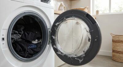 Vos vêtements noirs ternissent au lavage : cette erreur d&rsquo;organisation de vos machines les abîme bien plus vite