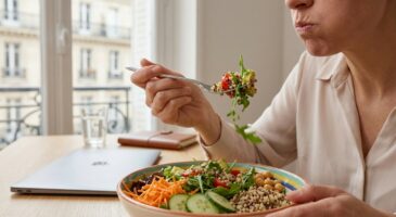 Vous mangez sainement mais ne maigrissez pas ? Ce réflexe à table sabote tous vos efforts sans que vous le sachiez