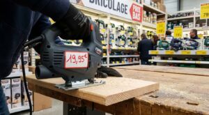 Action frappe fort avec cette scie sauteuse à 19,95 € : ce qu&rsquo;elle permet (vraiment) de couper sans se ruiner