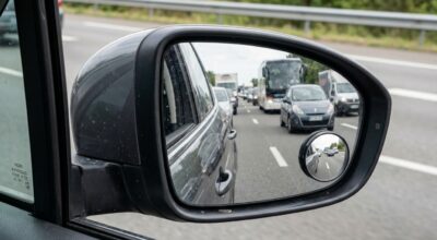 Angle mort : chez Action, cet accessoire auto à 0,99 € rassure les conducteurs, mais peu l&rsquo;utilisent correctement