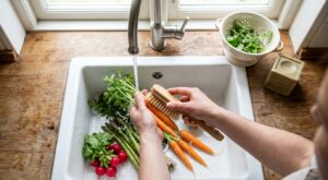 Arrêtez de laver vos légumes comme ça : ce détail du rinçage peut éliminer la moitié des pesticides