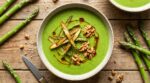 Asperges : cette partie que vous jetez à chaque fois est le secret d’un velouté zéro déchet