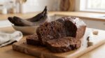 Banana bread sans beurre : cet ingrédient acide méconnu transforme la recette en gâteau ultra moelleux