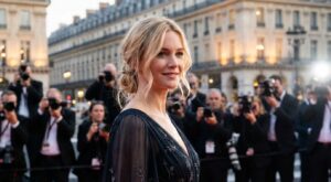 Ce chignon oublié porté par Margot Robbie risque de devenir la coiffure la plus copiée de 2026