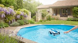 Ce robot de piscine à 119 € sur Amazon nettoie votre bassin, mais attention, il ne convient pas à tous les bassins