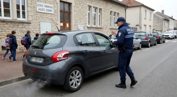 Code de la route : cette habitude avec le moteur à l’arrêt peut vous coûter plusieurs centaines d’euros