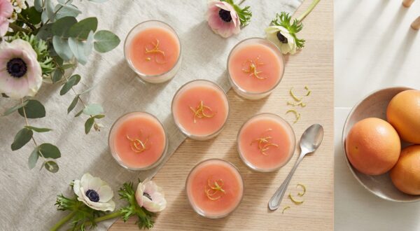 Crémeuse, légère et prête en 15 min : cette panna cotta de mars à base de cet agrume est à tester dès ce soir
